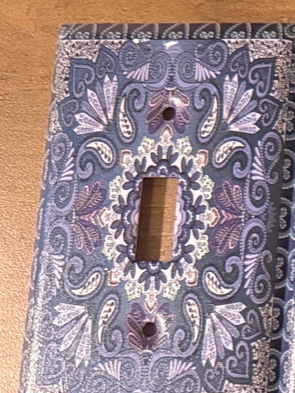 Single toggle outlet cover metal